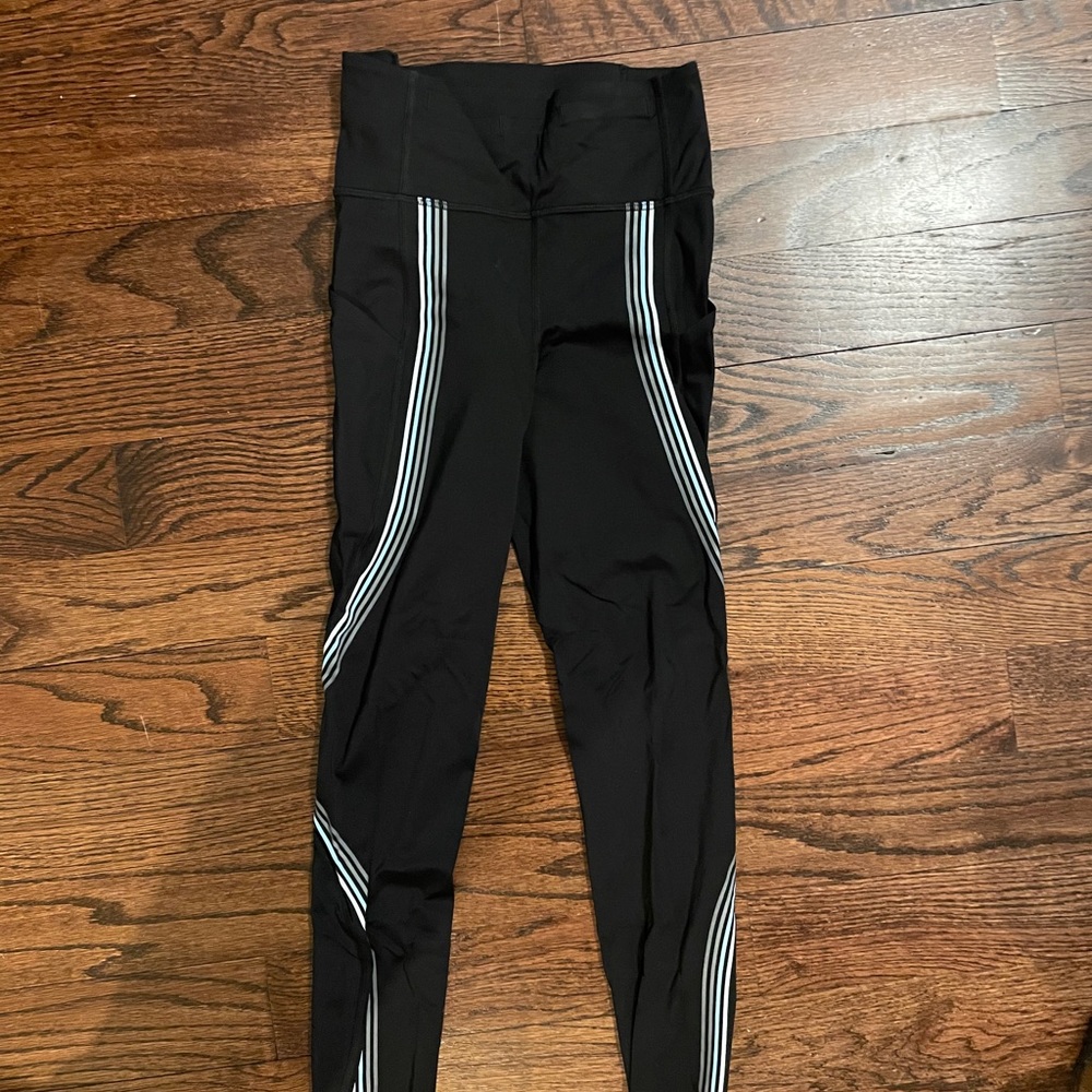 LULULEMON FAST AND FREE SIZE 4